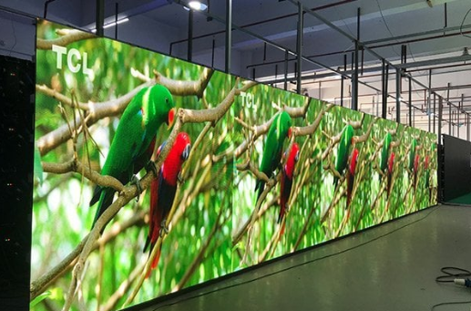 LED Screens with Small Pixel Pitch