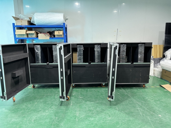 Foldable LED Poster with Flight Case_2.jpg