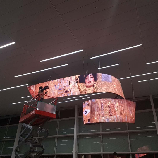 HD Full Color Flexible LED Display case 4.jpg